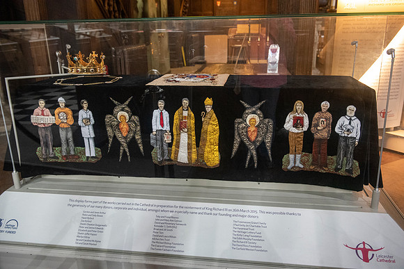 Leicester cathedral richard funeral cloth 1