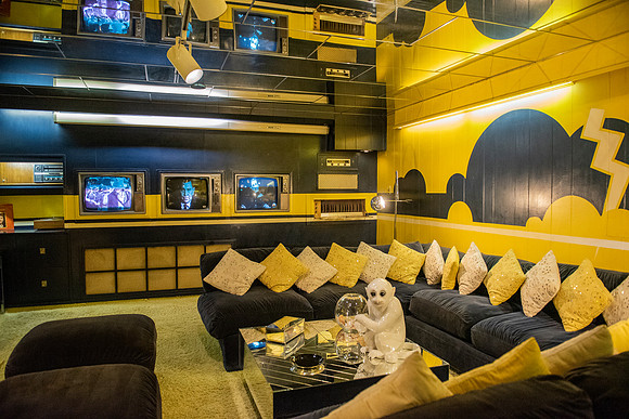 Memphis Graceland TV room