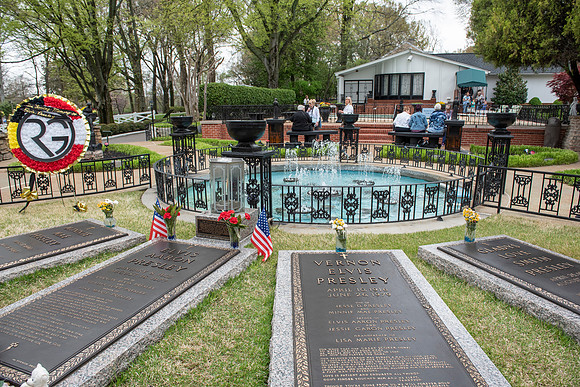 Memphis Graceland graves 2