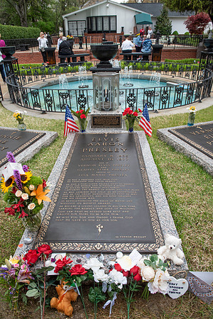 Memphis Graceland Elvis gravesite