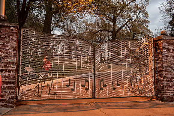 Memphis Graceland gates