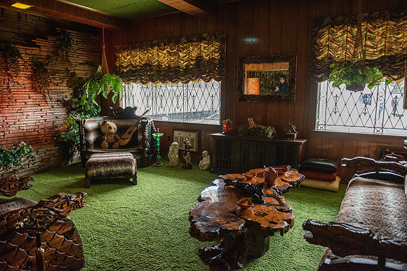 Memphis Graceland jungle room man in mirror