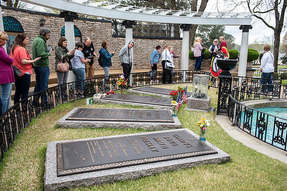 Memphis Graceland graves