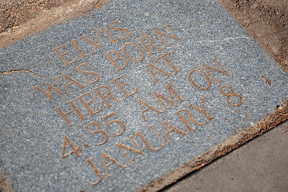 Tupelo MS Elvis birthplace plaque