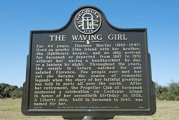 Savannah waving girl plaque